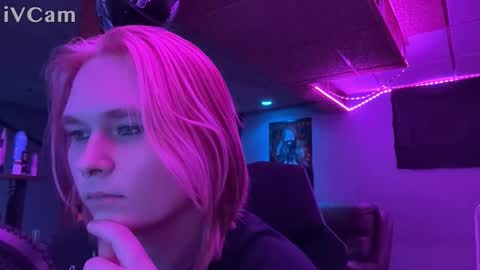 Snapshot of femlayla chatting on February 8, 7:23 am femlayla online show from February 8, 7:23 am