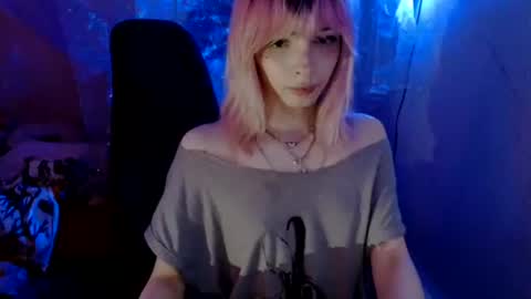 fempue online show from April 1, 5:19 am