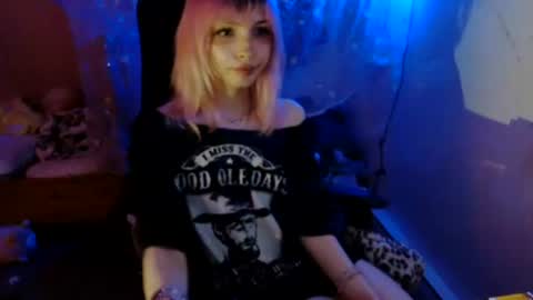 fempue online show from April 3, 4:54 am