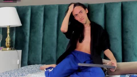 Snapshot of fenix_karoll chatting on December 7, 3:47 am Karol online show from December 7, 3:47 am