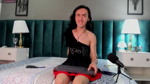 Snapshot of fenix_karoll chatting on December 8, 6:33 am Karol online show from December 8, 6:33 am