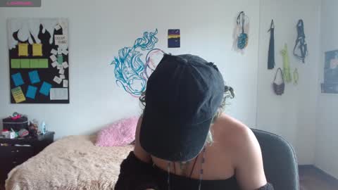 Snapshot of fenixmfx chatting on January 8, 5:15 pm Fenix online show from January 8, 5:15 pm