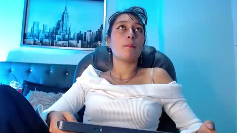 Snapshot of fenixx_19 chatting on February 27, 11:32 am Fenix online show from February 27, 11:32 am