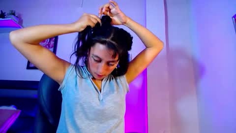 Snapshot of fenixx_19 chatting on February 28, 11:33 am Fenix online show from February 28, 11:33 am