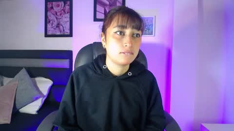 Snapshot of fenixx_19 chatting on April 6, 11:22 am Fenix online show from April 6, 11:22 am