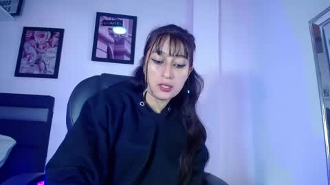 Snapshot of fenixx_19 chatting on April 8, 11:21 am Fenix online show from April 8, 11:21 am