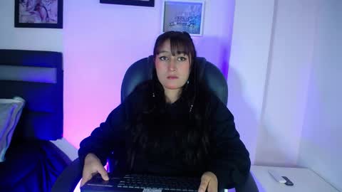 Snapshot of fenixx_19 chatting on April 10, 11:15 am Fenix online show from April 10, 11:15 am