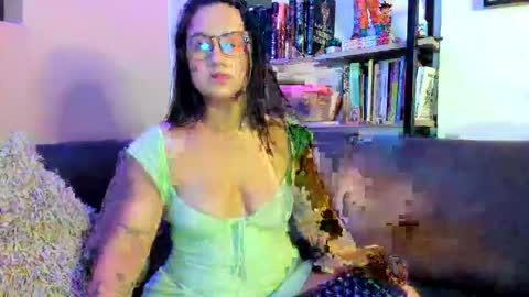 Snapshot of fer_dangerousbeauty chatting on January 11, 12:48 am Fer Independent account online show from January 11, 12:48 am
