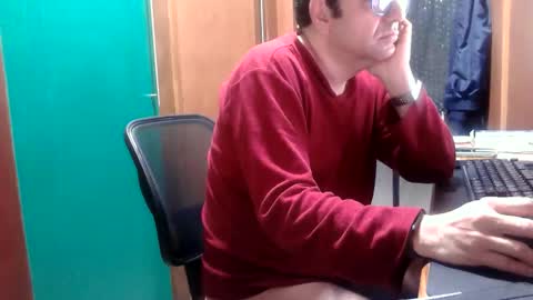 Snapshot of fernandoreutergrant chatting on October 15, 11:21 am fernandoreutergrant online show from October 15, 11:21 am