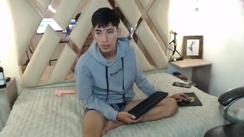 Snapshot of ferphoenix_ chatting on December 13, 9:24 am FER PHOENIX online show from December 13, 9:24 am
