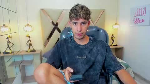 FER PHOENIX online show from December 16, 3:33 am