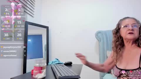 Snapshot of ferrimature chatting on May 16, 1:13 am Marcela online show from May 16, 1:13 am