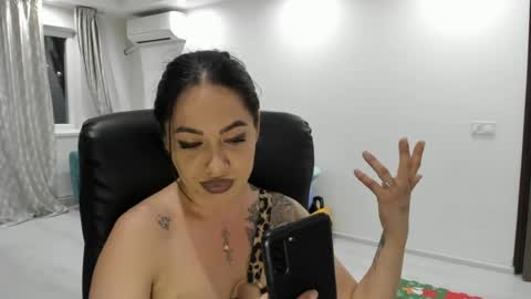 Snapshot of fetishcatalea chatting on June 15, 7:27 pm Catalea DM online show from June 15, 7:27 pm