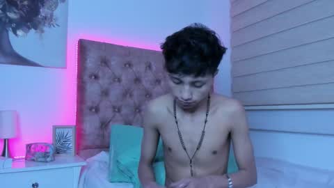 Snapshot of fevice_fabinlm chatting on February 4, 12:16 am Fevice FabinLm online show from February 4, 12:16 am