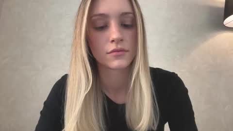 Snapshot of fflloowweerr chatting on November 19, 7:30 am Lisa online show from November 19, 7:30 am