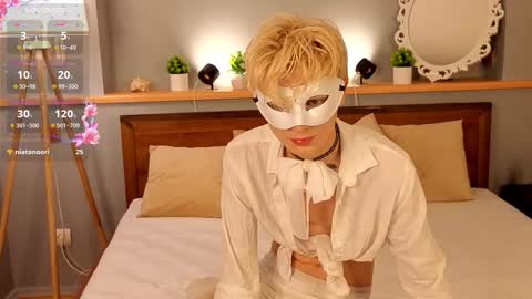 Snapshot of fiachand chatting on September 11, 12:22 am Thomas online show from September 11, 12:22 am