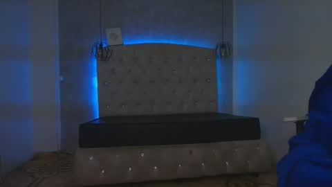   online show from October 8, 11:52 am