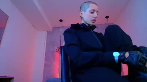   online show from October 10, 11:42 am