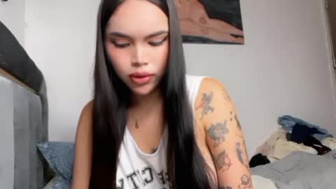 Snapshot of filipina_demure chatting on February 9, 3:21 am Sandy online show from February 9, 3:21 am
