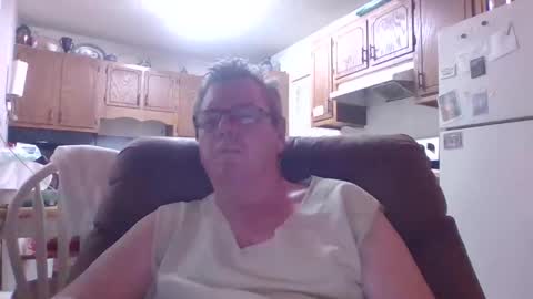 Snapshot of finderfiner chatting on February 19, 11:17 am finderfiner online show from February 19, 11:17 am