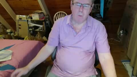 Snapshot of finderfiner chatting on March 22, 9:02 am finderfiner online show from March 22, 9:02 am