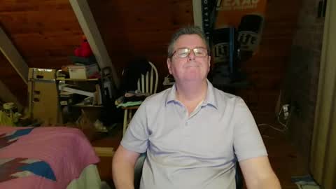 Snapshot of finderfiner chatting on April 4, 5:27 am finderfiner online show from April 4, 5:27 am