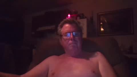 Snapshot of finderfiner chatting on April 8, 8:03 am finderfiner online show from April 8, 8:03 am