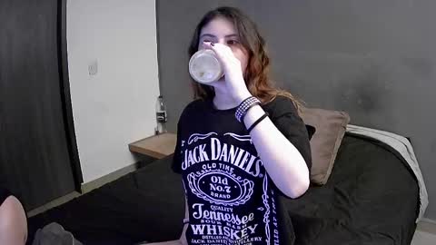 Snapshot of findiryts_2 chatting on March 27, 8:09 am Alice and Max online show from March 27, 8:09 am