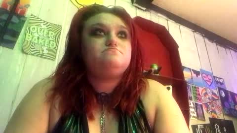 Snapshot of findommefoxi chatting on December 28, 12:36 am findommefoxi online show from December 28, 12:36 am