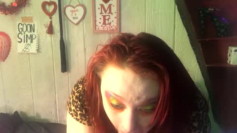 Snapshot of findommefoxi chatting on February 7, 12:50 pm findommefoxi online show from February 7, 12:50 pm