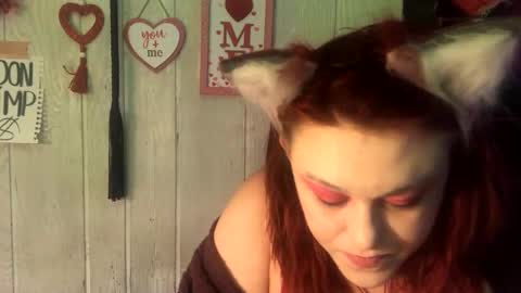 Snapshot of findommefoxi chatting on February 10, 1:03 am findommefoxi online show from February 10, 1:03 am