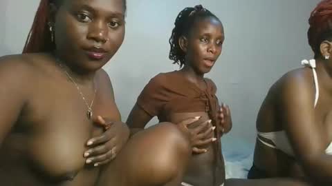 Snapshot of fine_melanie chatting on October 25, 12:40 am melanie online show from October 25, 12:40 am