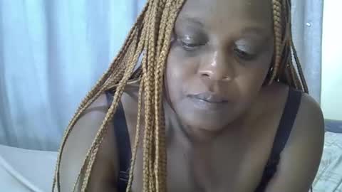 Snapshot of fineassrae chatting on October 22, 10:20 pm fineassrae online show from October 22, 10:20 pm