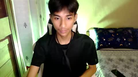 Snapshot of fineboii_rey18 chatting on September 11, 3:28 am fineboii_rey18 online show from September 11, 3:28 am