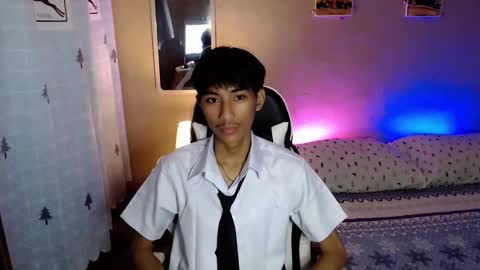 Snapshot of fineboii_rey18 chatting on September 22, 12:40 pm fineboii_rey18 online show from September 22, 12:40 pm