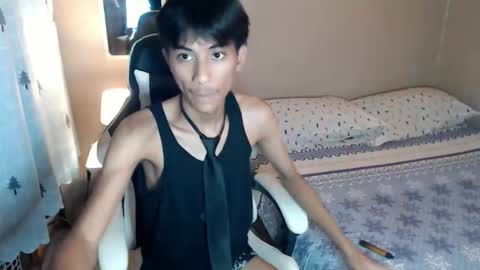 Snapshot of fineboii_rey18 chatting on October 3, 3:47 am fineboii_rey18 online show from October 3, 3:47 am
