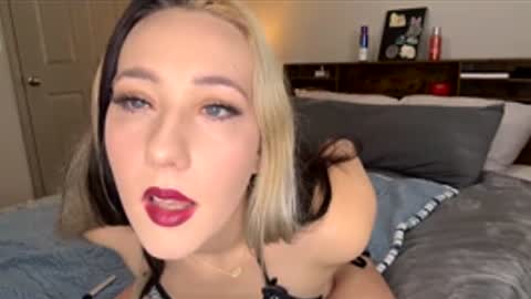 Snapshot of fineshytdaisy chatting on January 5, 6:55 pm fineshytdaisy online show from January 5, 6:55 pm