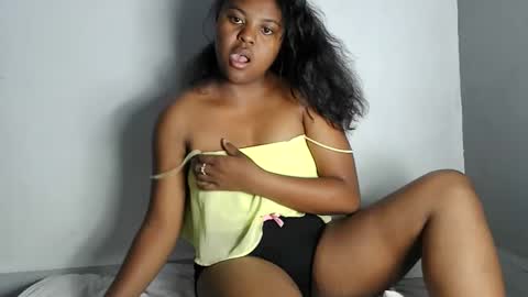 fiona_00 online show from May 7, 4:51 am