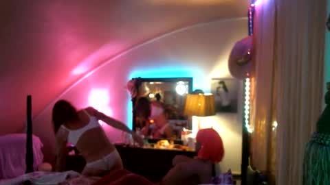 J online show from February 16, 1:35 am