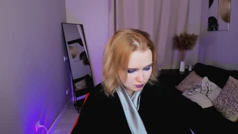 Snapshot of fionaxrider chatting on March 19, 9:52 pm Fiona online show from March 19, 9:52 pm