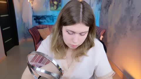 fiora online show from December 14, 8:23 am