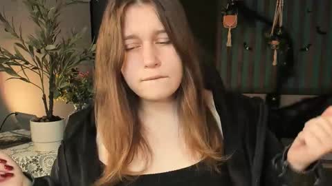 fiora online show from October 19, 5:19 am