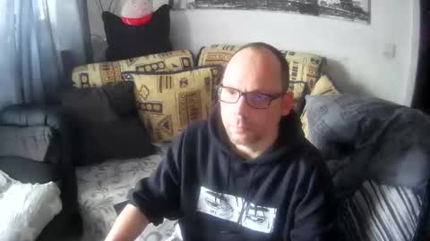 Snapshot of fips1981 chatting on April 6, 8:15 am fips1981 online show from April 6, 8:15 am