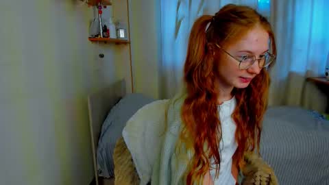 fire_luna online show from November 13, 5:39 am