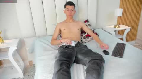 Nicolas online show from November 2, 1:46 pm