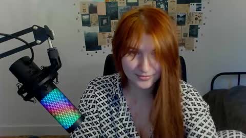 Snapshot of first_instinct chatting on March 17, 12:30 pm first_instinct online show from March 17, 12:30 pm