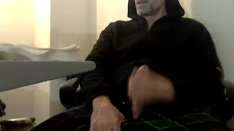 Snapshot of fit__daddy chatting on February 24, 11:47 pm Daddy Cool online show from February 24, 11:47 pm
