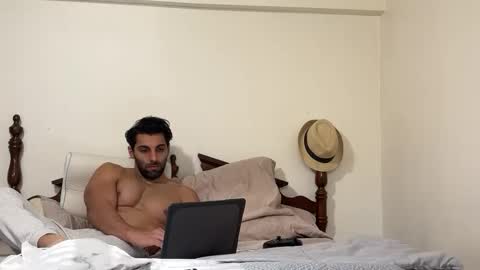 fitcurvyman4fun_69 online show from January 15, 6:00 pm