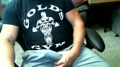 Snapshot of fitguy40 chatting on December 9, 8:12 pm fitguy40 online show from December 9, 8:12 pm