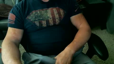 Snapshot of fitguy40 chatting on December 11, 9:01 pm fitguy40 online show from December 11, 9:01 pm